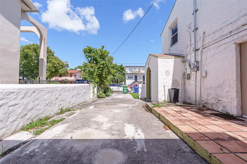 528 SW 21st Ave #A Miami, FL 33135