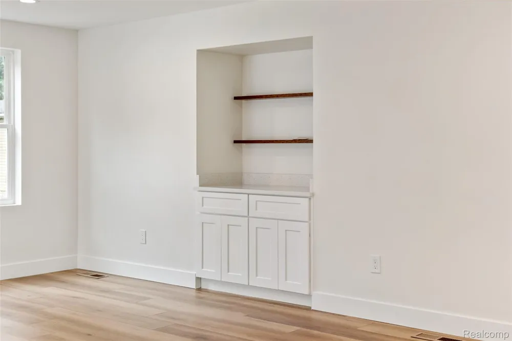 51707 Washington Street New Baltimore City, MI 48047