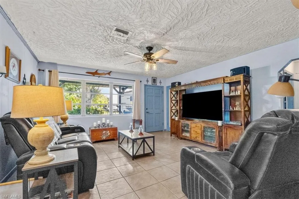 722 E Concordia Avenue Clewiston, FL 33440