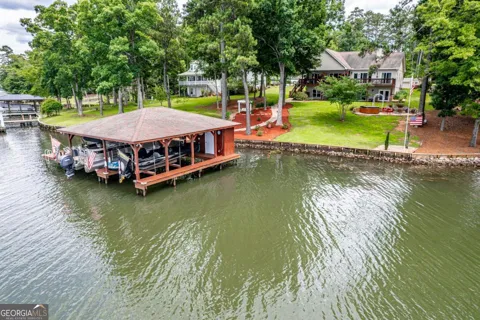 3690 Lakecrest DR