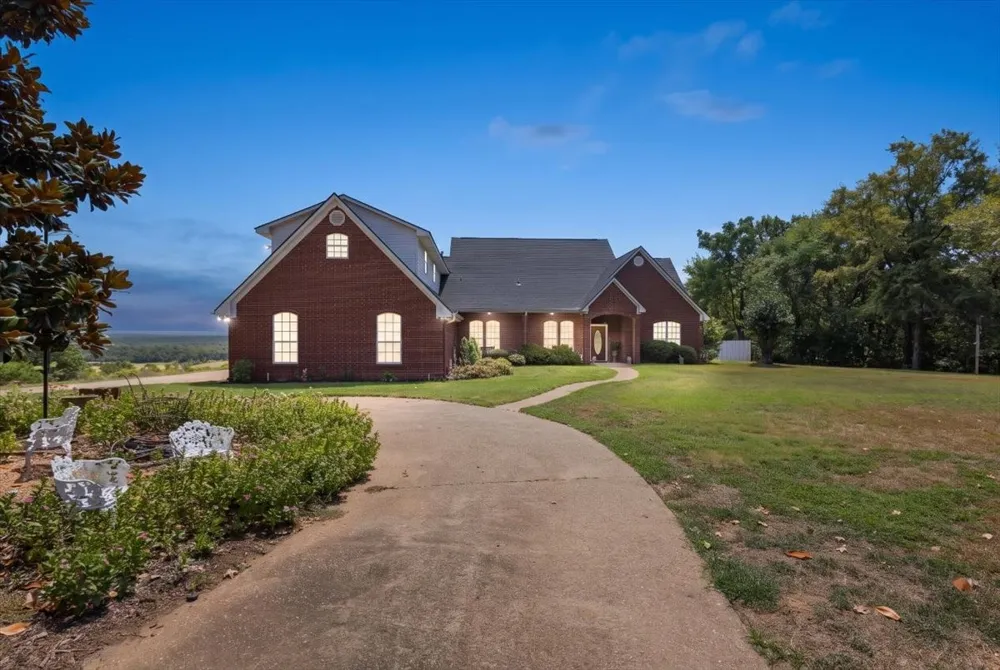 2096 County Road 3432 Bullard, TX 75757