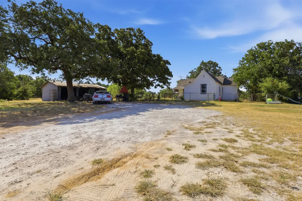 1141 County Road 426 Cleburne, TX 76031