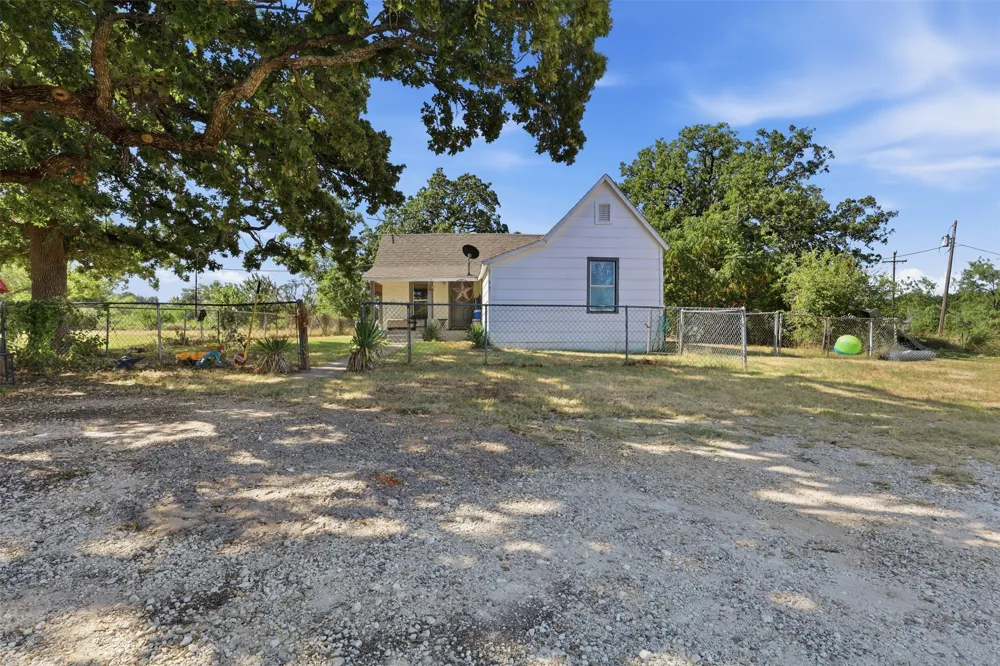 1141 County Road 426 Cleburne, TX 76031