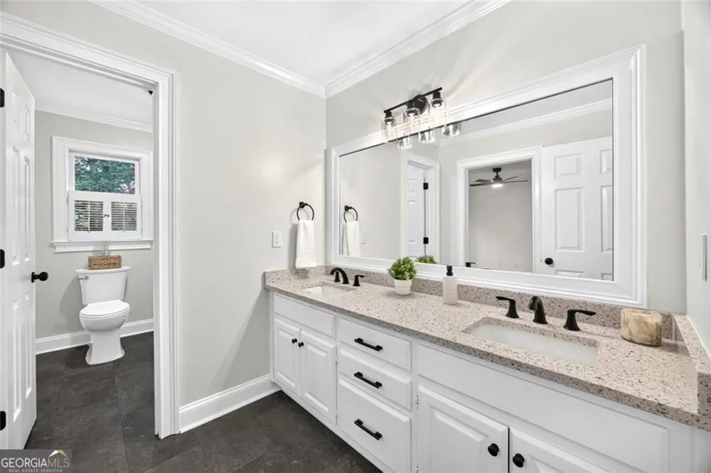 1211 Bridgewater WALK Snellville, GA 30078