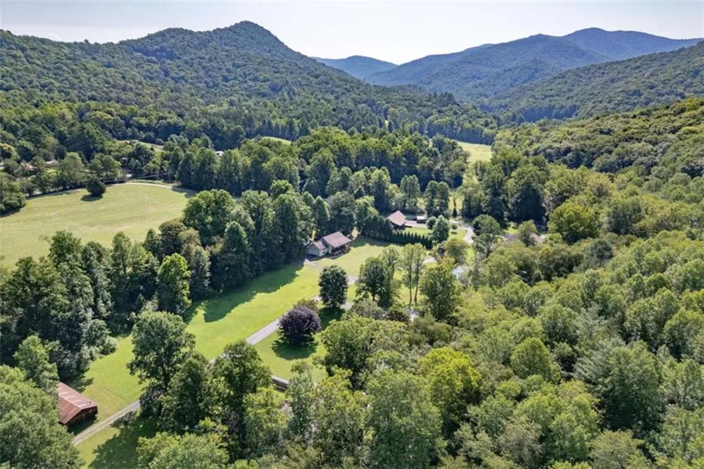 4036 Nowland Road Hiawassee, GA 30546