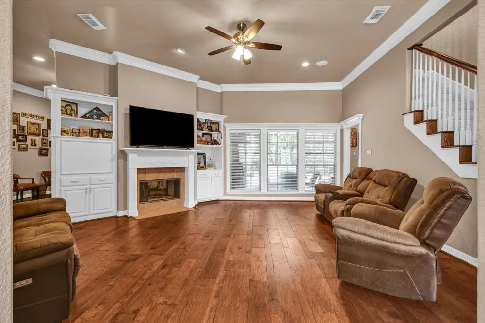 208 River Oaks Drive Lake Jackson, TX 77566