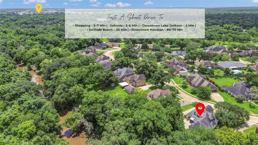 208 River Oaks Drive Lake Jackson, TX 77566