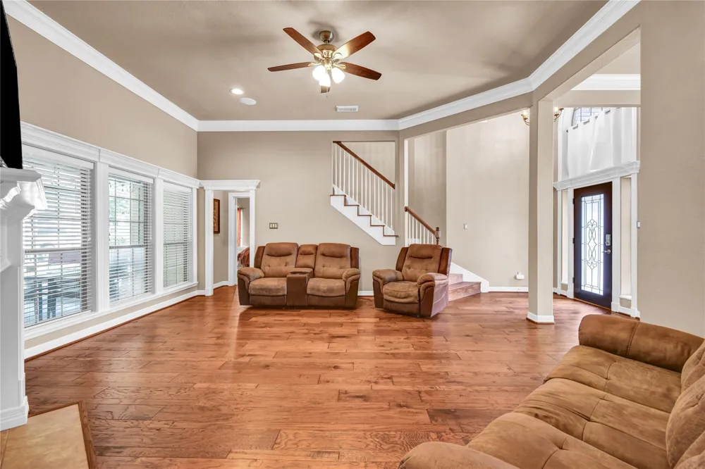 208 River Oaks Drive Lake Jackson, TX 77566