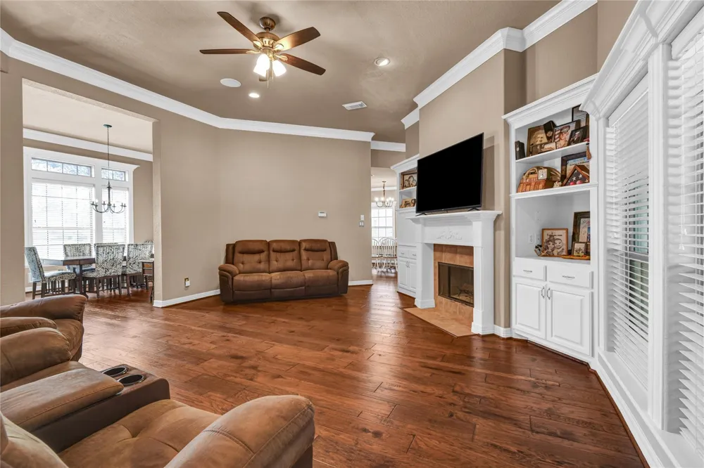 208 River Oaks Drive Lake Jackson, TX 77566
