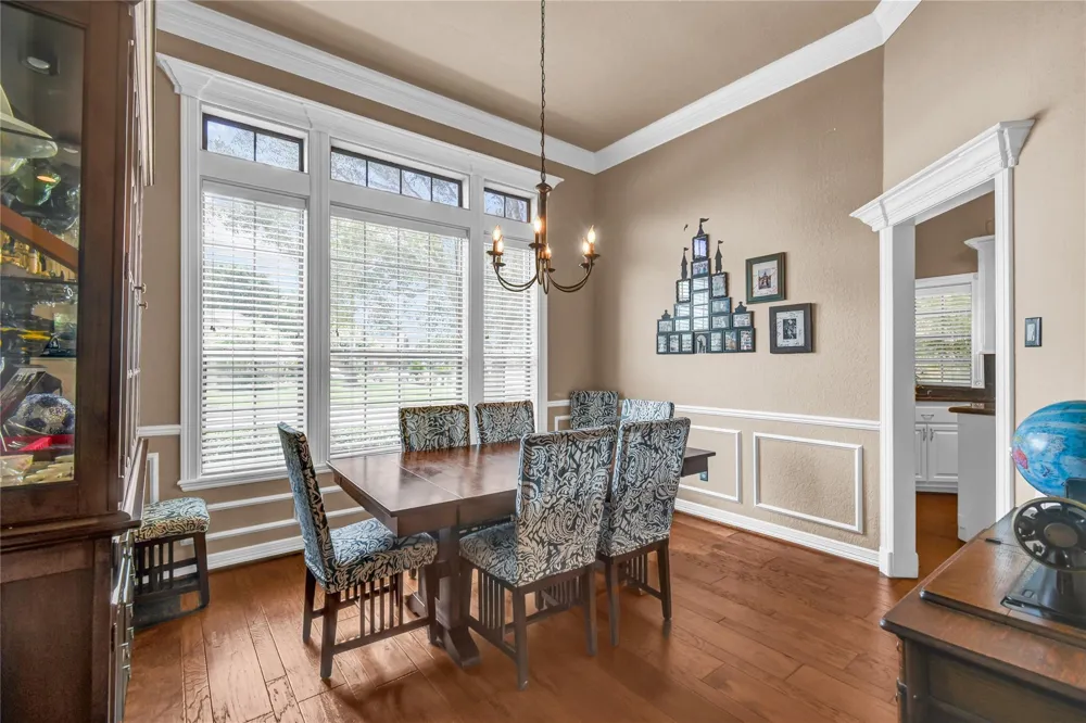 208 River Oaks Drive Lake Jackson, TX 77566
