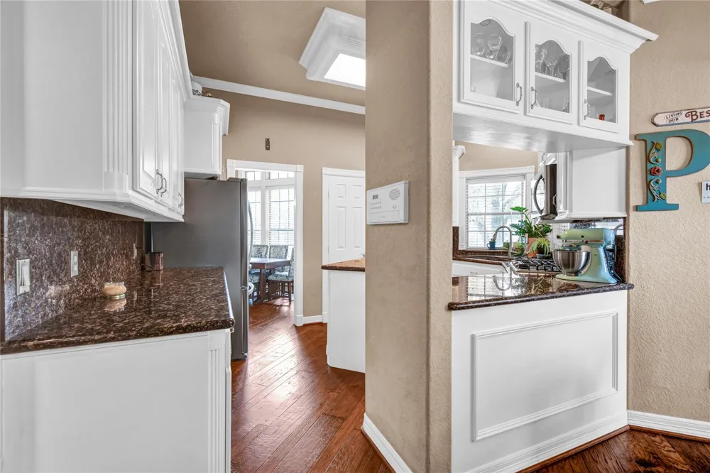 208 River Oaks Drive Lake Jackson, TX 77566