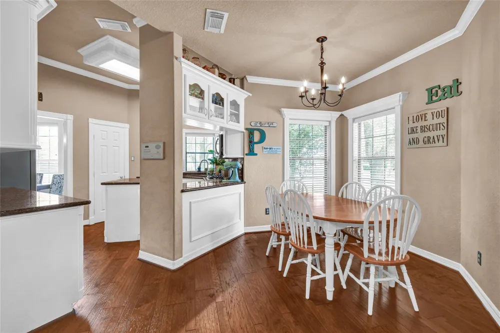 208 River Oaks Drive Lake Jackson, TX 77566