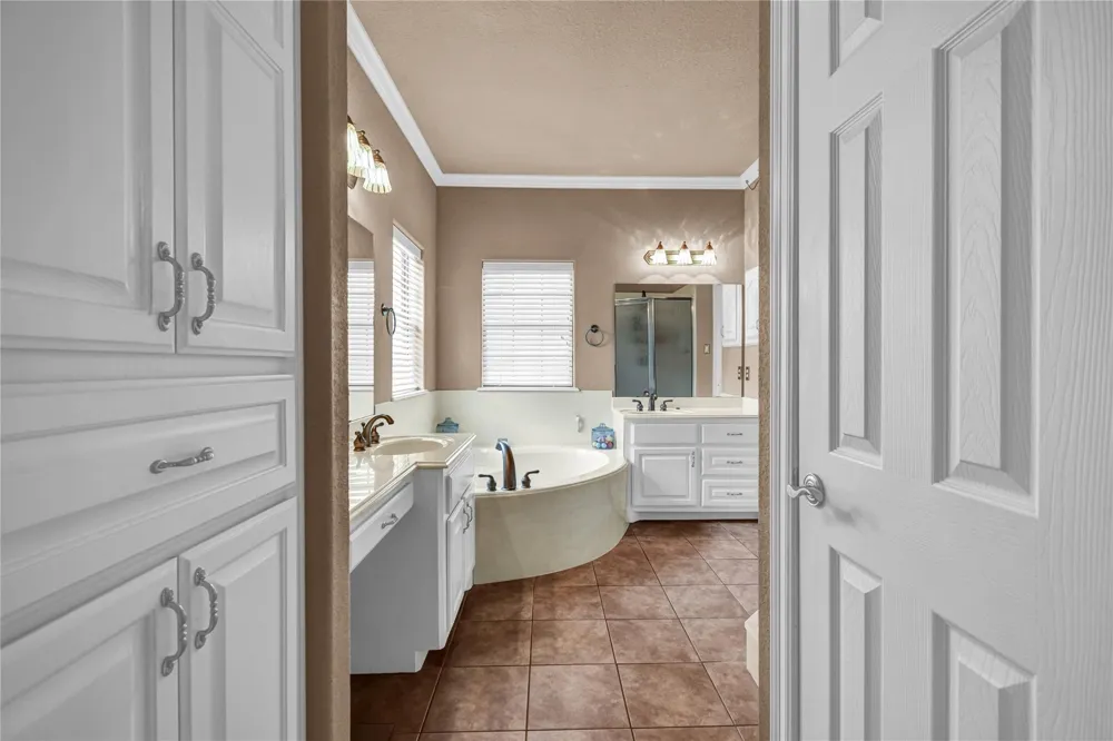 208 River Oaks Drive Lake Jackson, TX 77566