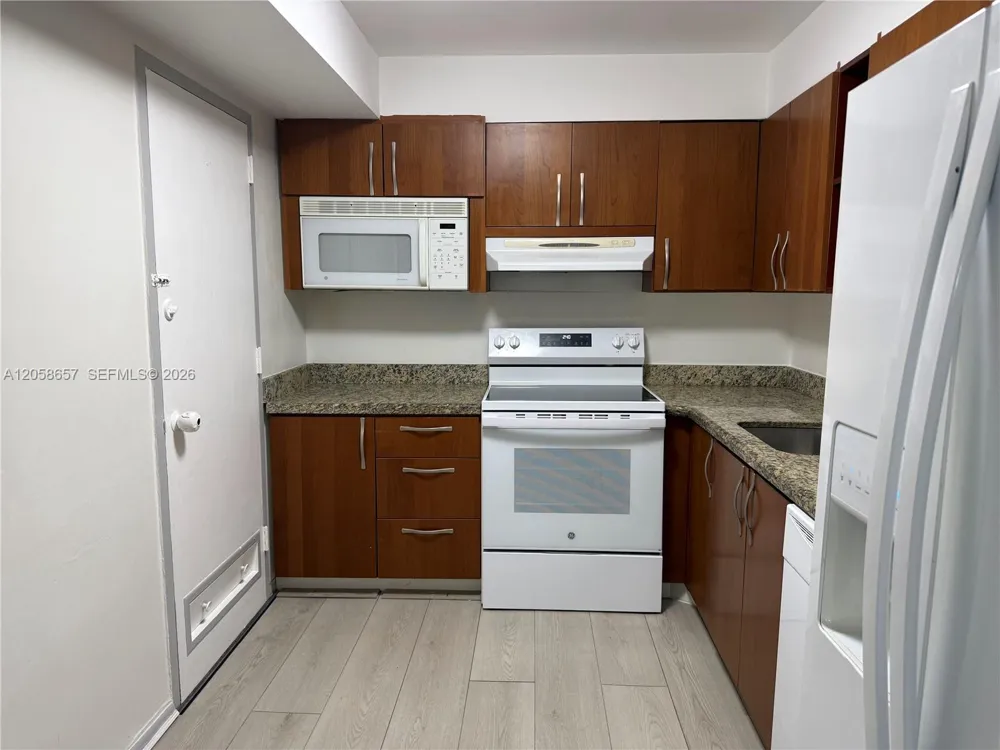 400 Kings Point Dr #311 Sunny Isles Beach, FL 33160