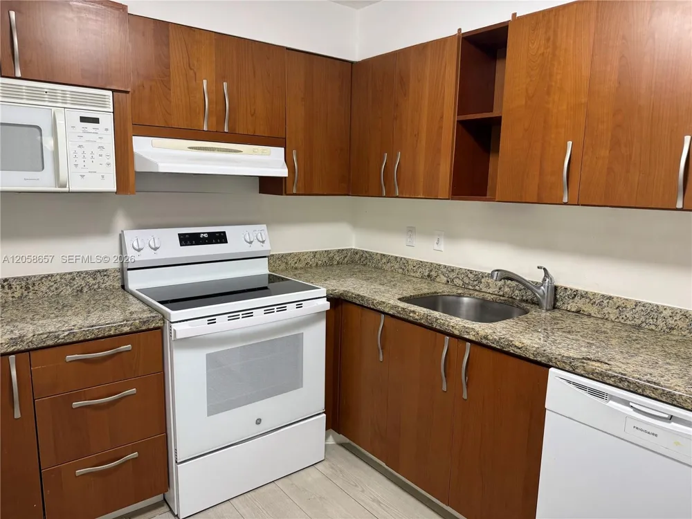 400 Kings Point Dr #311 Sunny Isles Beach, FL 33160