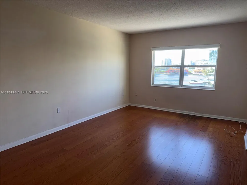 400 Kings Point Dr #311 Sunny Isles Beach, FL 33160