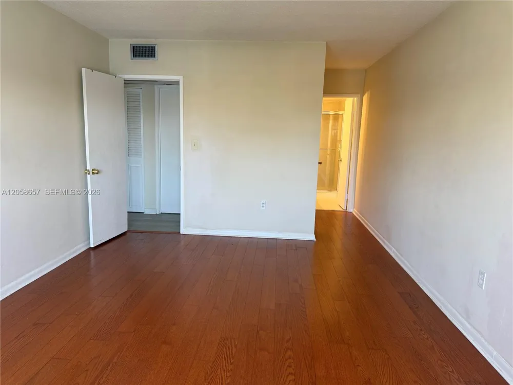 400 Kings Point Dr #311 Sunny Isles Beach, FL 33160