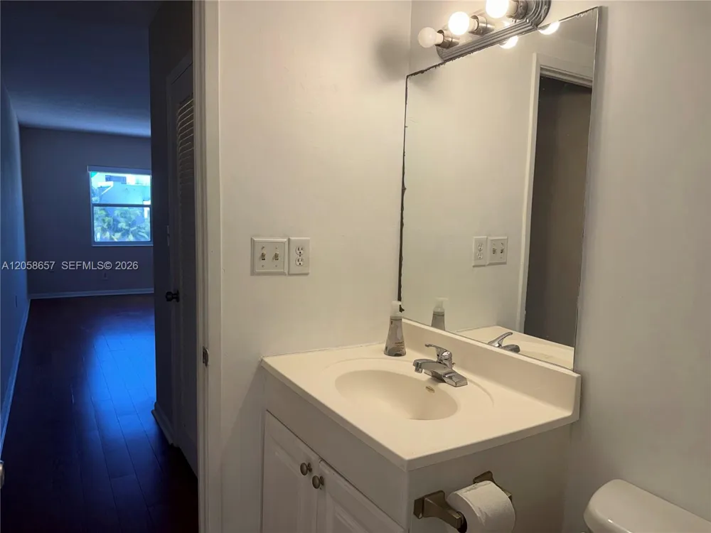 400 Kings Point Dr #311 Sunny Isles Beach, FL 33160