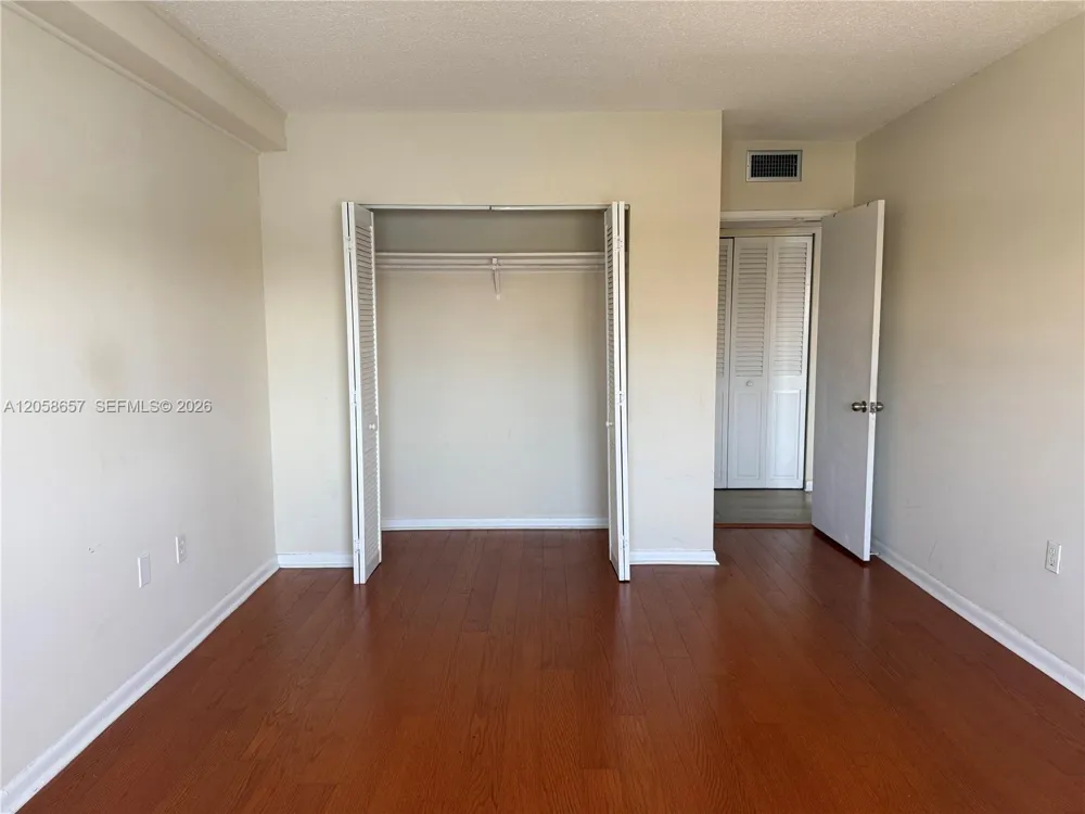 400 Kings Point Dr #311 Sunny Isles Beach, FL 33160