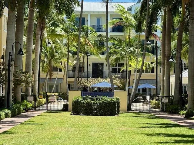 225 S Latitude Circle #Unit 204 Delray Beach, FL 33483