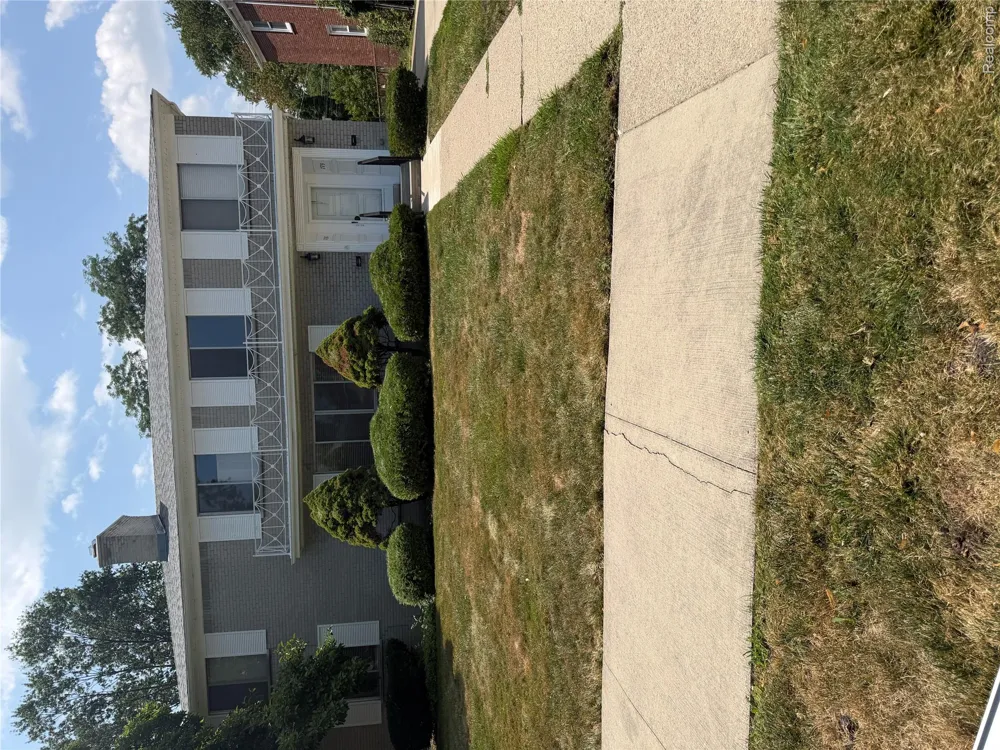 781 Harcourt Road Grosse Pointe Park City, MI 48230