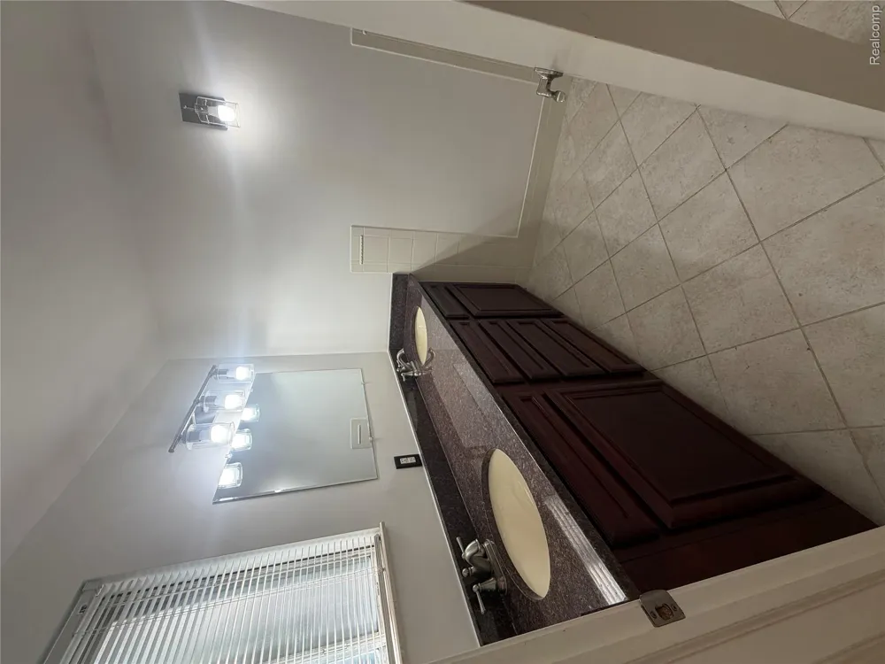 781 Harcourt Road Grosse Pointe Park City, MI 48230
