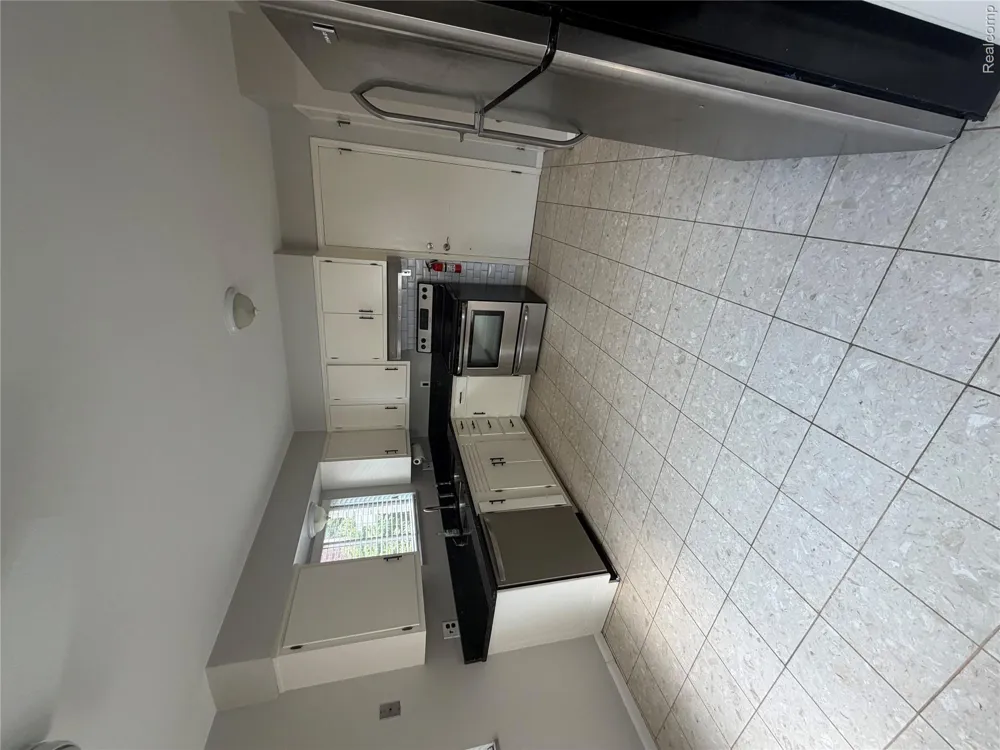 781 Harcourt Road Grosse Pointe Park City, MI 48230