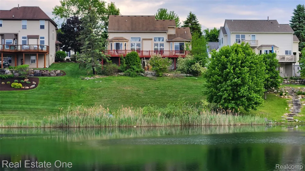 510 Boulder Lake Drive Oxford Charter Township, MI 48371