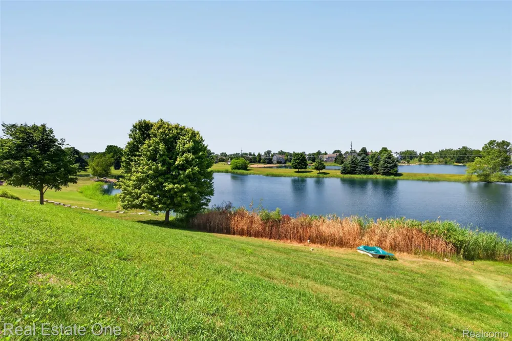 510 Boulder Lake Drive Oxford Charter Township, MI 48371