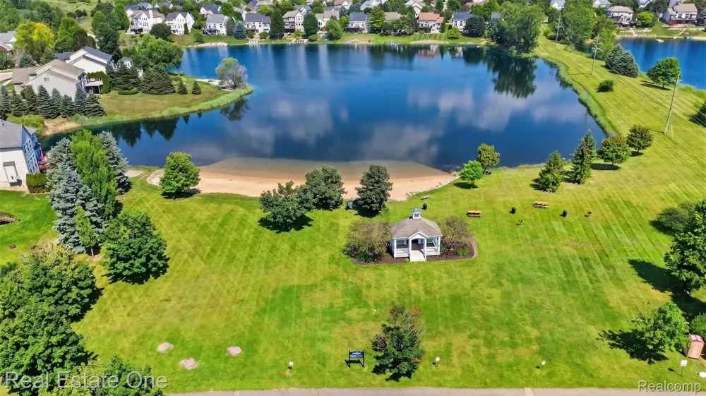 510 Boulder Lake Drive Oxford Charter Township, MI 48371