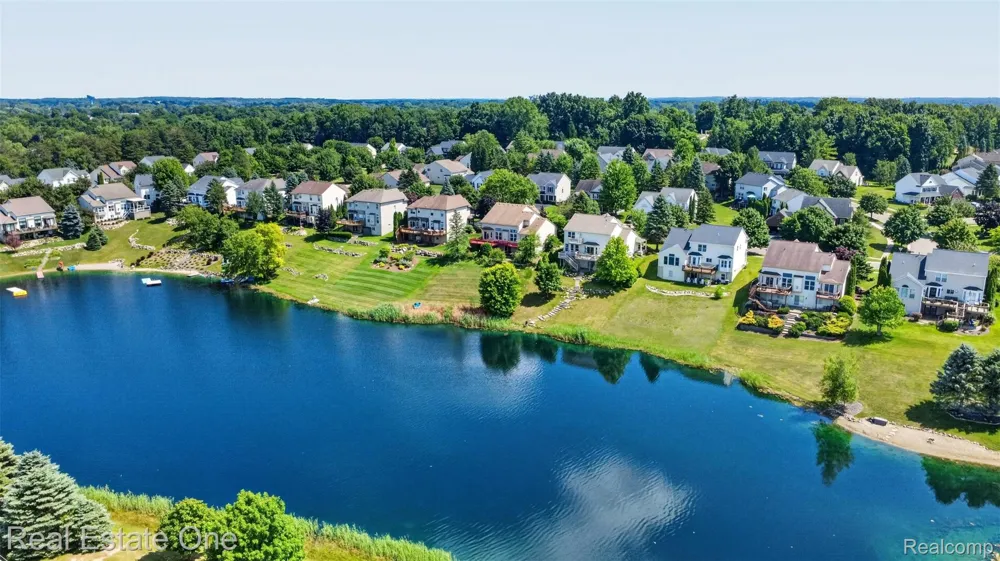 510 Boulder Lake Drive Oxford Charter Township, MI 48371