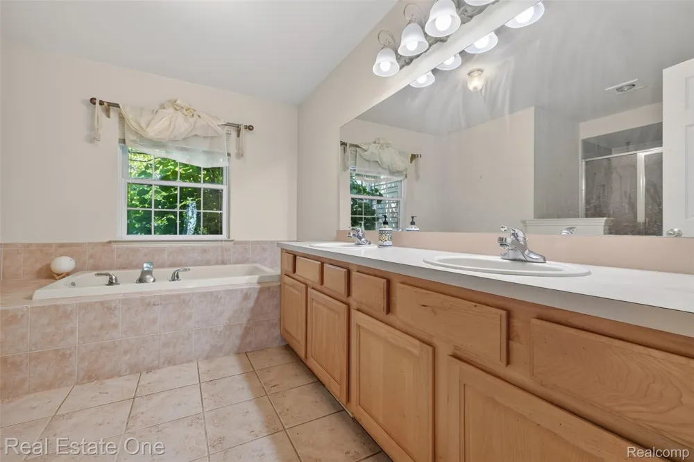 510 Boulder Lake Drive Oxford Charter Township, MI 48371