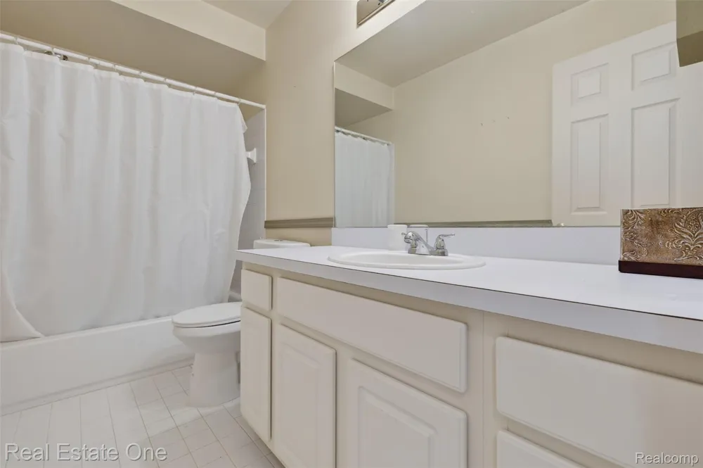 510 Boulder Lake Drive Oxford Charter Township, MI 48371