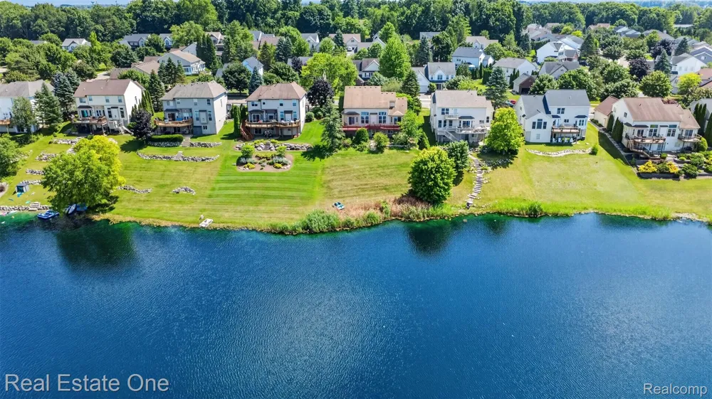 510 Boulder Lake Drive Oxford Charter Township, MI 48371