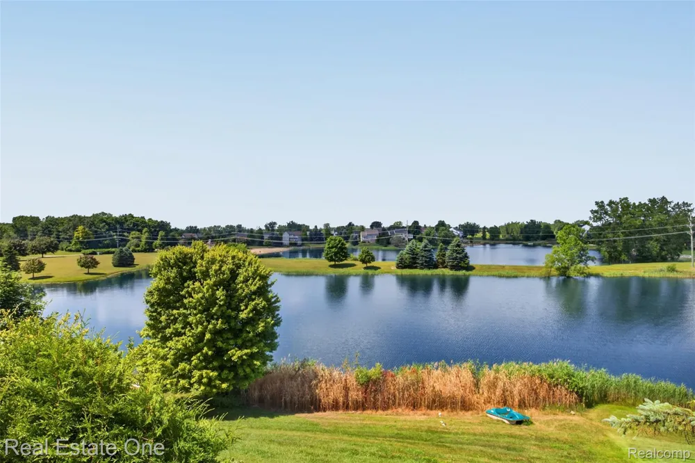 510 Boulder Lake Drive Oxford Charter Township, MI 48371