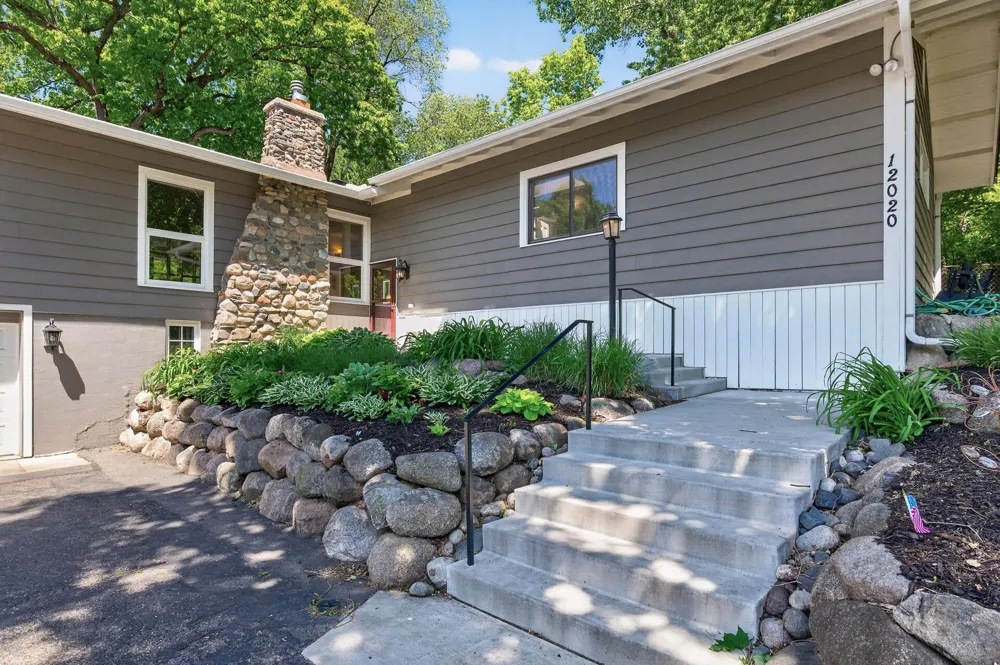 12020 Mayflower Circle Minnetonka, MN 55305