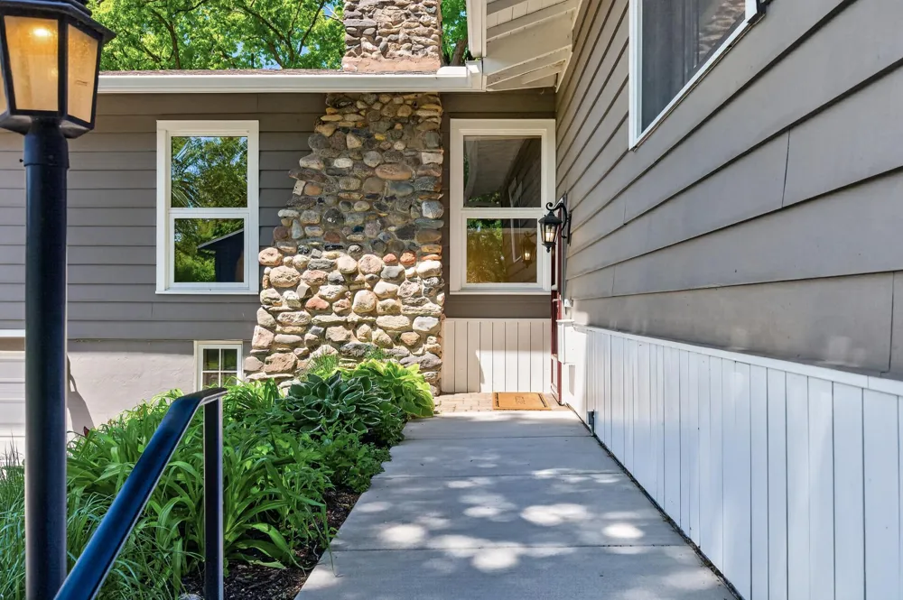12020 Mayflower Circle Minnetonka, MN 55305