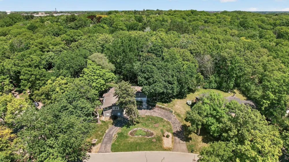 12020 Mayflower Circle Minnetonka, MN 55305
