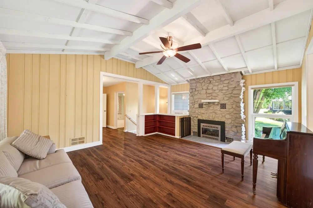 12020 Mayflower Circle Minnetonka, MN 55305