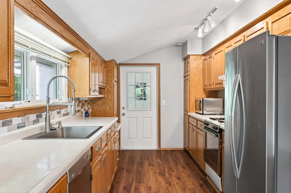 12020 Mayflower Circle Minnetonka, MN 55305