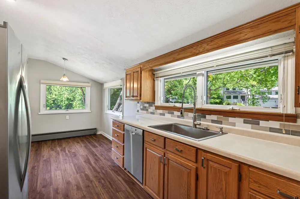 12020 Mayflower Circle Minnetonka, MN 55305