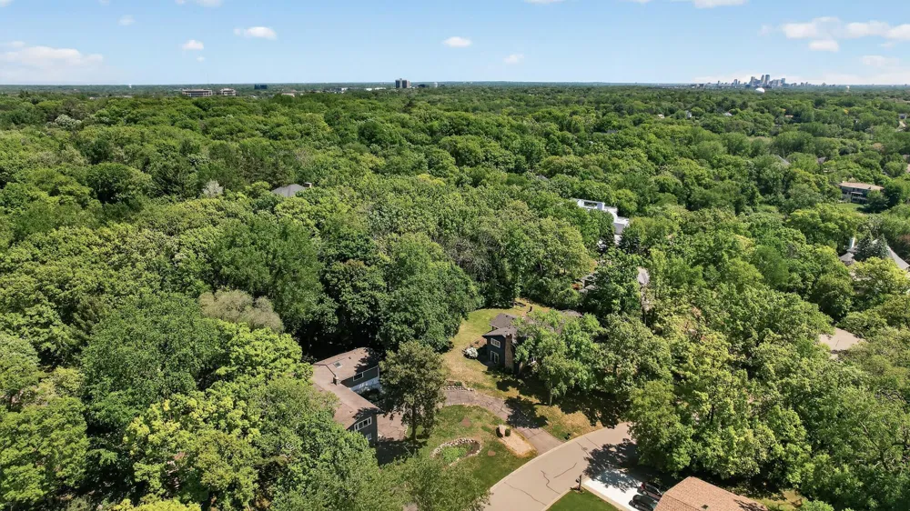 12020 Mayflower Circle Minnetonka, MN 55305