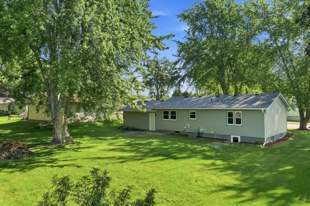 1836 Hemlock Avenue Owatonna, MN 55060