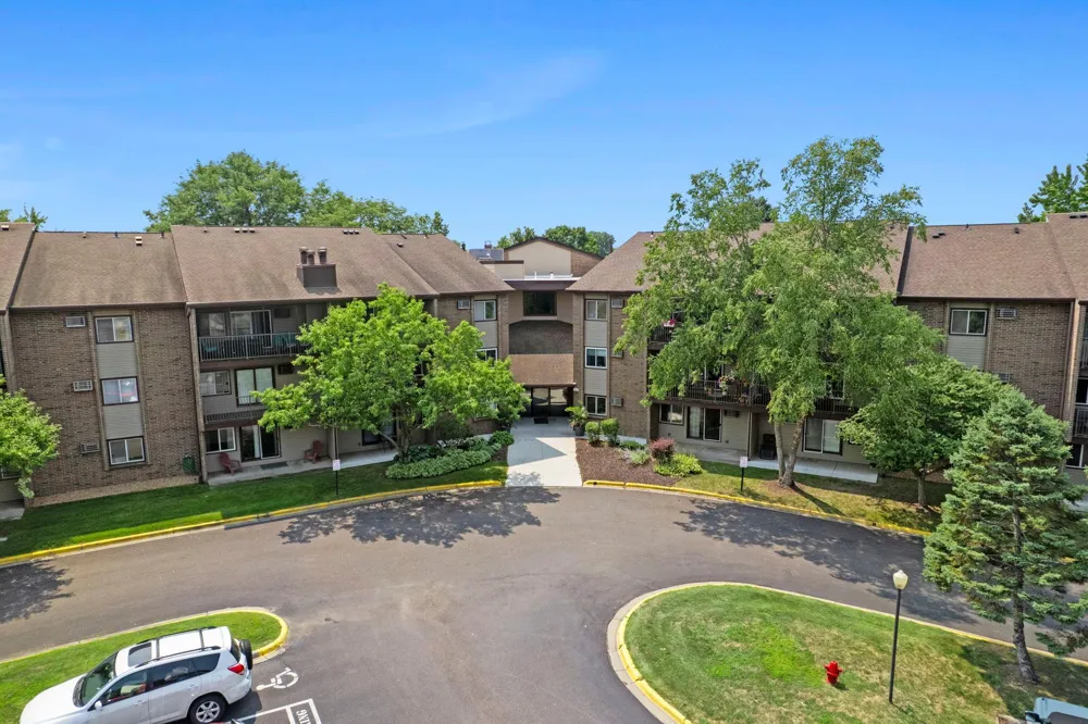 3420 Golfview Drive #123 Eagan, MN 55123