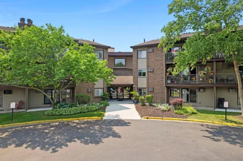 3420 Golfview Drive #123