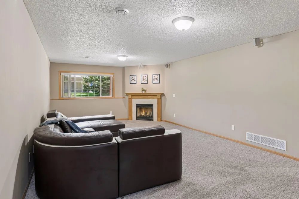 8556 Adair Circle Brooklyn Park, MN 55443