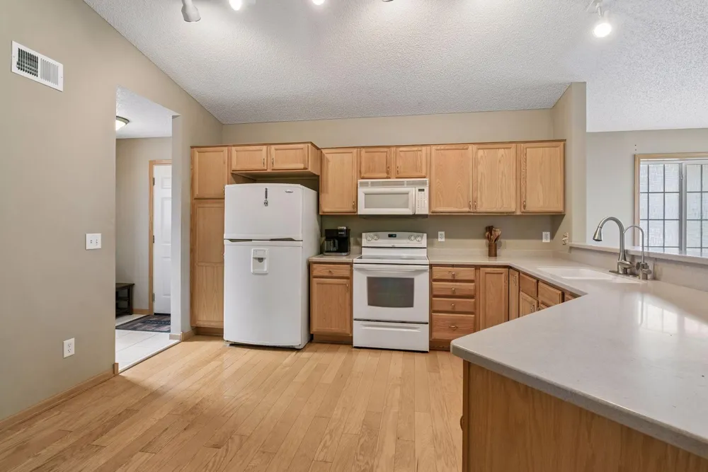 8556 Adair Circle Brooklyn Park, MN 55443