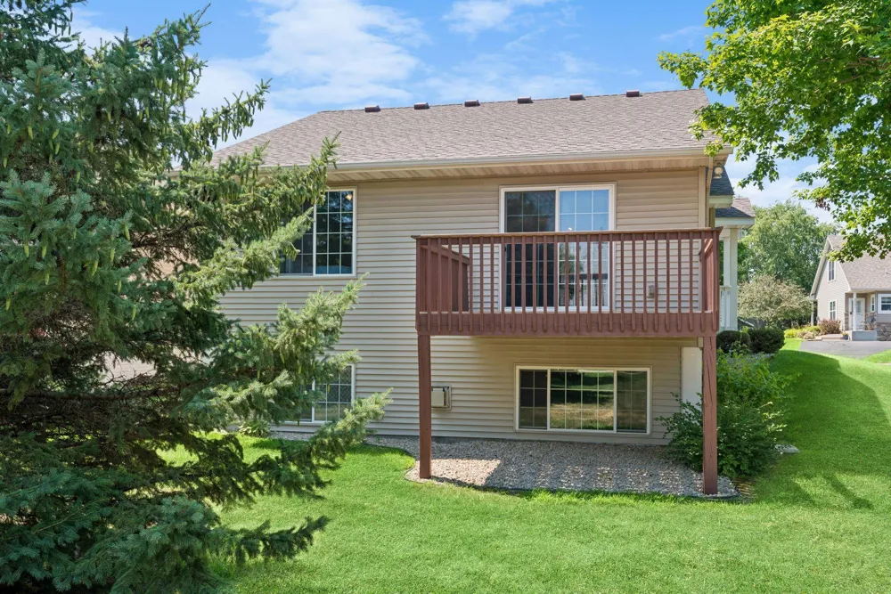 8556 Adair Circle Brooklyn Park, MN 55443