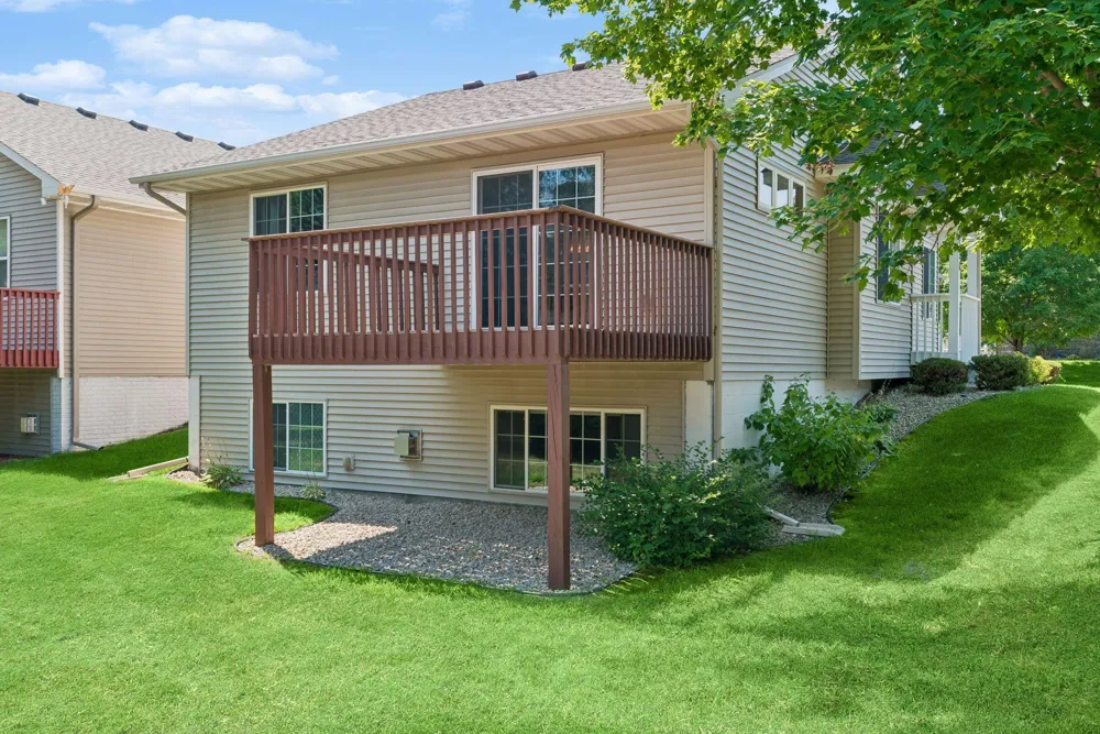8556 Adair Circle Brooklyn Park, MN 55443