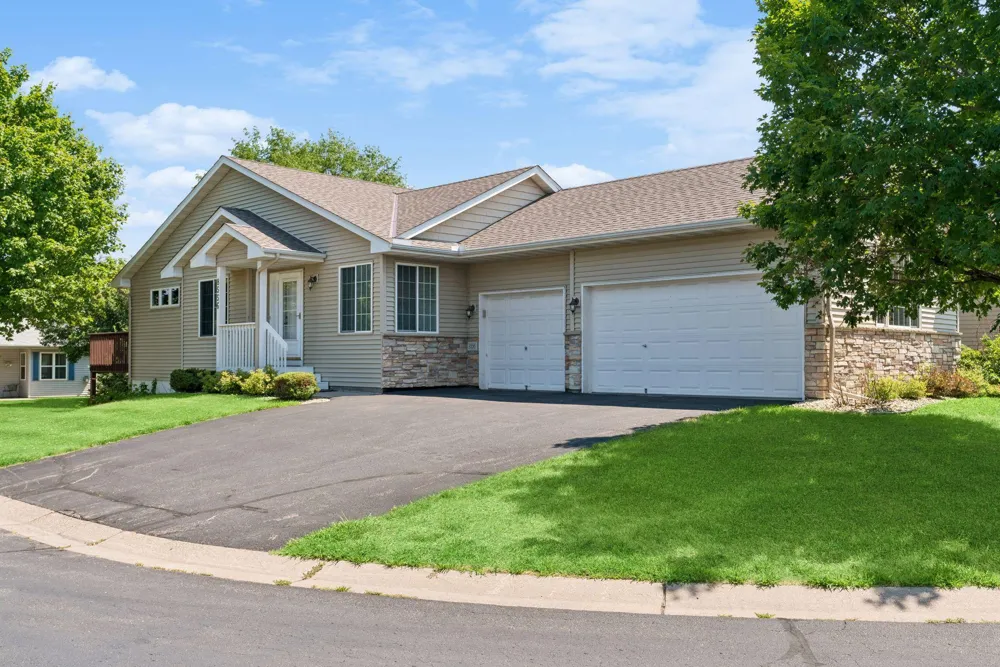 8556 Adair Circle Brooklyn Park, MN 55443